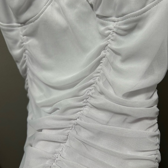 White top - Picture 3 of 4